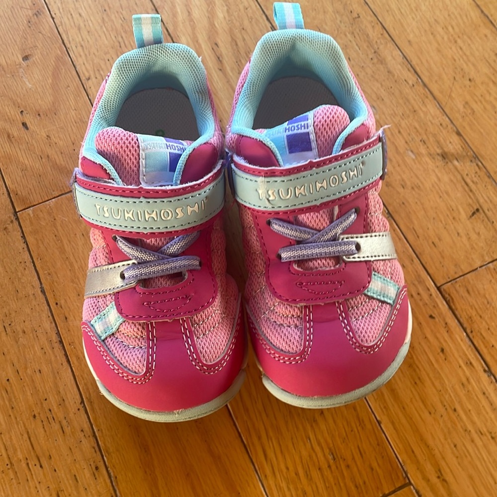 Size 8, like new condition.